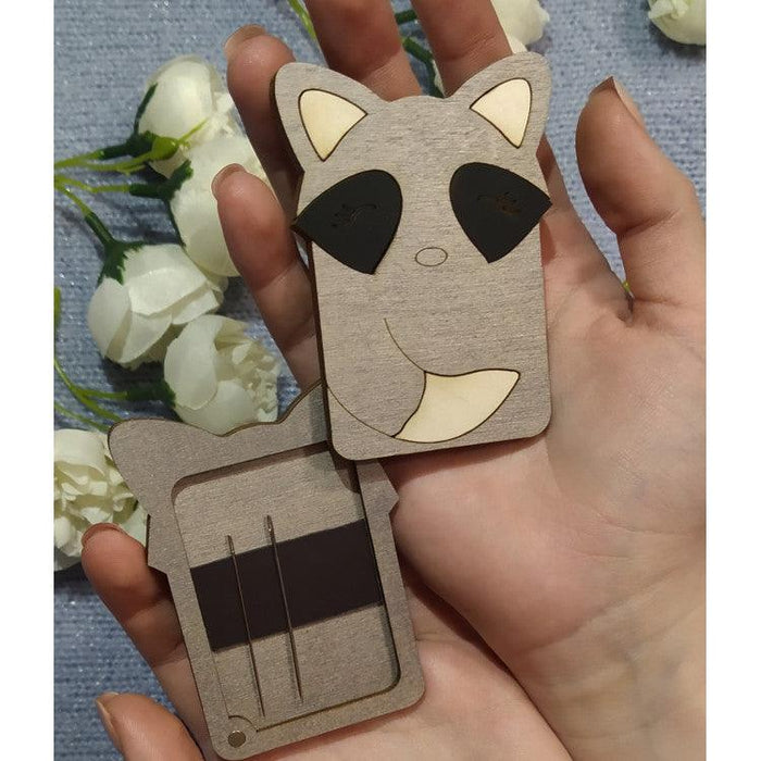 NEEDLE CASE - RACCOON, KF056/8 Needle Cases - HobbyJobby